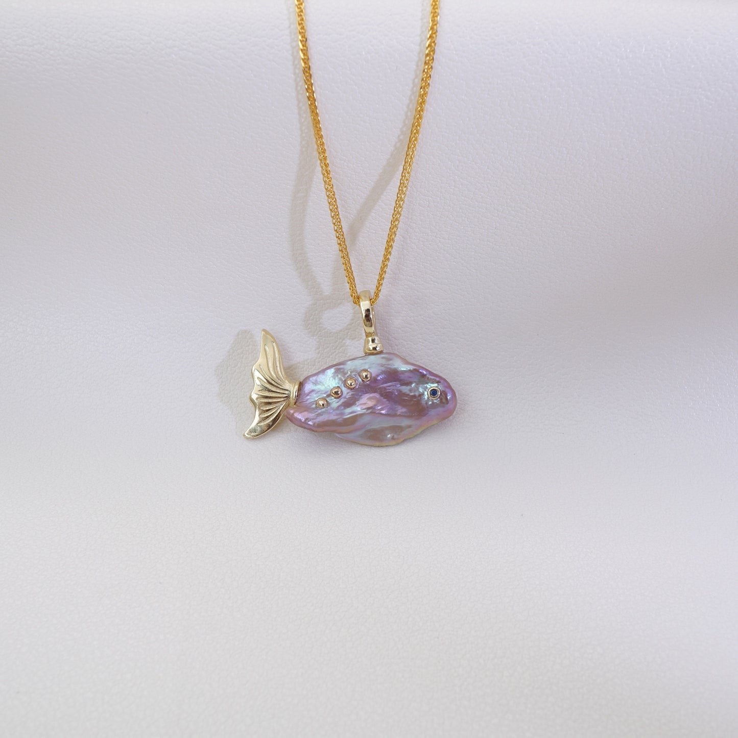 Handcrafted Baroque Pearl Fish Pendant Necklace （PurPle）