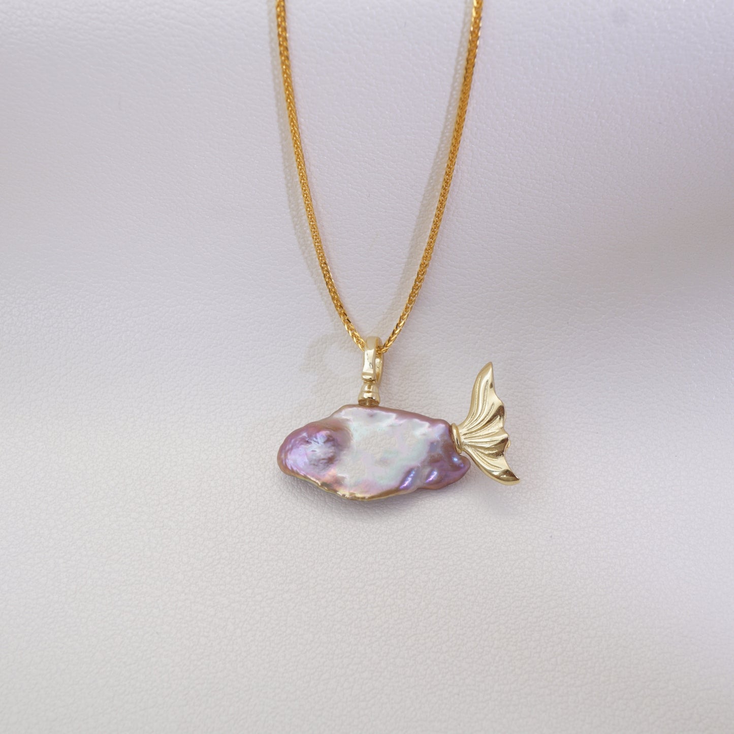 Handcrafted Baroque Pearl Fish Pendant Necklace （PurPle）